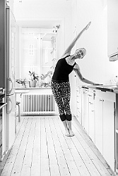 PILATES - Kristina Modig - Köksträning - sidsträckning